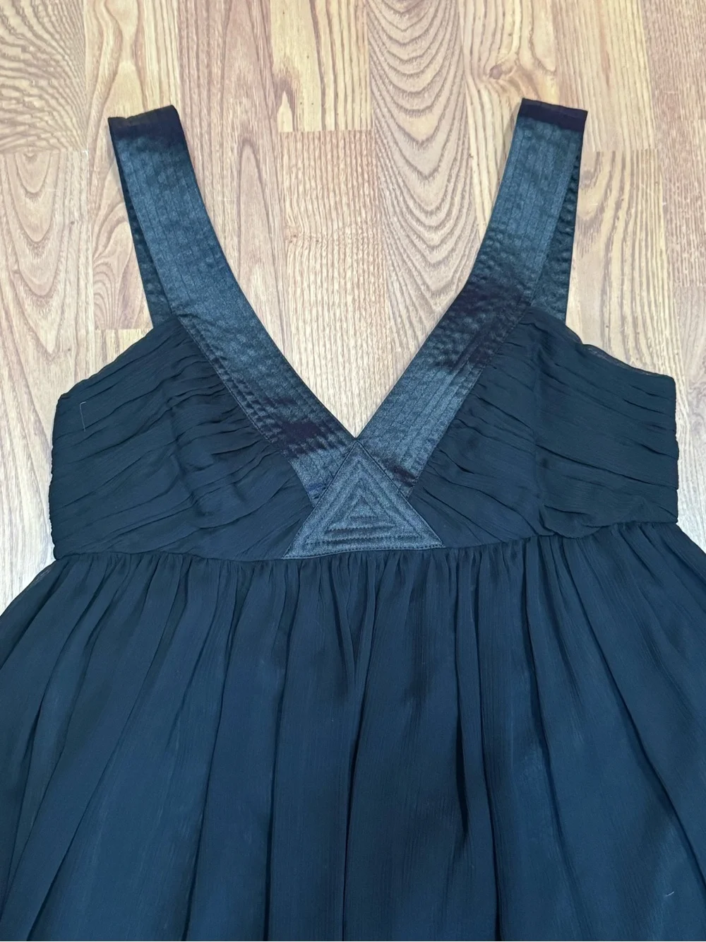 London Times Black V-Neck Chiffon Empire Dress (B10) - Picture 2 of 5
